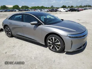 2024 Lucid Air Touring z VIN 50EA1TEA7RA009107, wystawiony jako Copart lot #62992684 z przebiegiem Nie podano mil oraz Szkody całkowita. Historia ofert i sprzedaży dostępna na DreamBid. Obrazek 4.