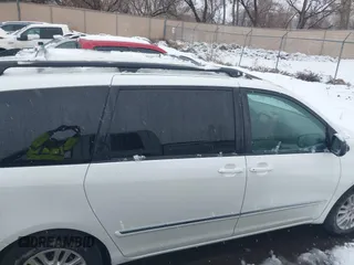 2010 Toyota Sienna XLE z VIN 5TDYK4CC3AS325072, wystawiony jako IAAI lot #41626629 z przebiegiem 145 368 mil mil oraz . Historia ofert i sprzedaży dostępna na DreamBid. Obrazek 13.