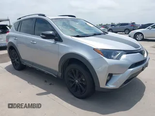 2018 Toyota RAV4 XLE z VIN 2T3RFREV6JW818232, wystawiony jako IAAI lot #42438512 z przebiegiem 97 882 mil mil oraz . Historia ofert i sprzedaży dostępna na DreamBid. Obrazek 1.