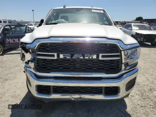 2022 Ram 2500 Tradesman z VIN 3C6MR5AJ9NG202258, wystawiony jako Copart lot #57335995 z przebiegiem 30 130 mil mil oraz Szkoda całkowita • Salvage title. Historia ofert i sprzedaży dostępna na DreamBid. Obrazek 5.