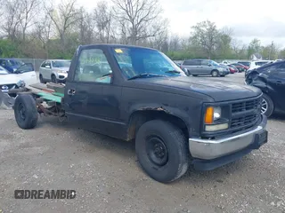 1994 Chevrolet Silverado 2500 z VIN 1GCFC24K6RE155578, wystawiony jako IAAI lot #42062238 z przebiegiem 303 962 mil mil oraz . Historia ofert i sprzedaży dostępna na DreamBid. Obrazek 1.