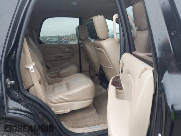 2010 Cadillac Escalade z VIN 1GYUKAEF7AR114664, wystawiony jako IAAI lot #41960278 z przebiegiem 138 327 mil mil oraz . Historia ofert i sprzedaży dostępna na DreamBid. Obrazek 8.