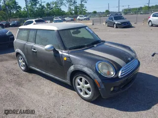 2008 MINI Cooper Clubman with VIN WMWML33518TN68282, listed as a IAAI auction lot 42041023 with 165,635 mi miles. Bid and sale history available at carsss.com. Image 1.