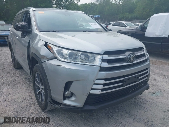 2018 Toyota Highlander SE z VIN 5TDKZRFH4JS544239, wystawiony jako IAAI lot #42429079 z przebiegiem 121 406 mil mil oraz . Historia ofert i sprzedaży dostępna na DreamBid. Obrazek 17.