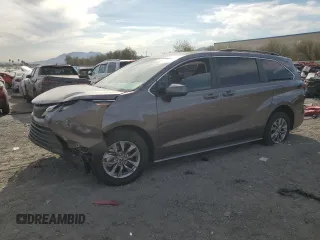 2023 Toyota Sienna LE z VIN 5TDKRKEC8PS156095, wystawiony jako Copart lot #50322215 z przebiegiem 52 968 mil mil oraz Szkoda całkowita • Salvage title. Historia ofert i sprzedaży dostępna na DreamBid. Obrazek 1.