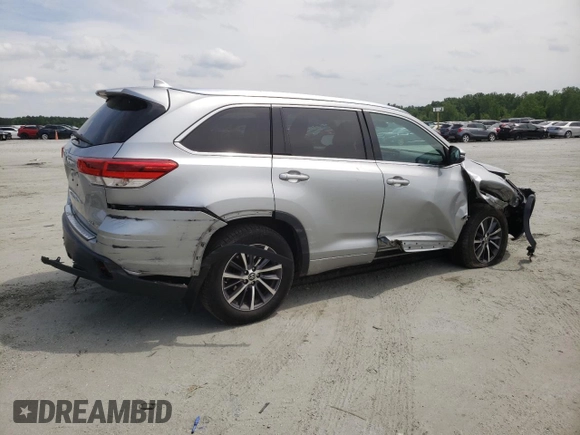 2017 Toyota Highlander XLE z VIN 5TDJZRFH7HS371631, wystawiony jako Copart lot #57122355 z przebiegiem 97 918 mil mil oraz Szkoda całkowita • Salvage title. Historia ofert i sprzedaży dostępna na DreamBid. Obrazek 3.