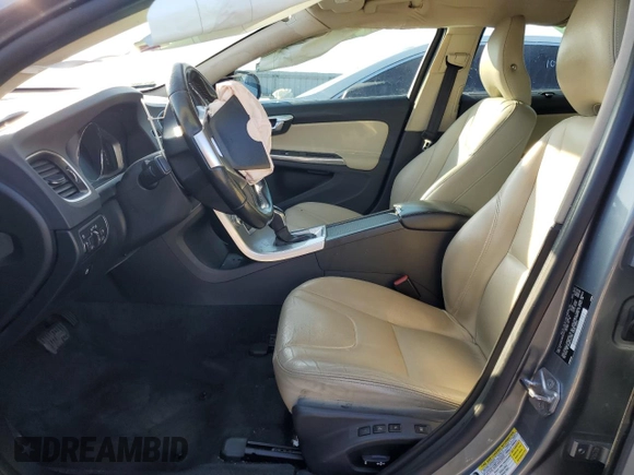 2017 Volvo S60 Inscription z VIN LYV402HKXHB153423, wystawiony jako Copart lot #82981224 z przebiegiem Nie podano mil oraz Szkoda całkowita • Salvage title. Historia ofert i sprzedaży dostępna na DreamBid. Obrazek 7.