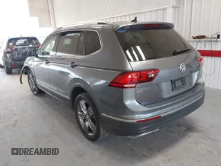 2020 Volkswagen Tiguan SE z VIN 3VV3B7AX0LM007612, wystawiony jako IAAI lot #42275320 z przebiegiem 44 254 mil mil oraz . Historia ofert i sprzedaży dostępna na DreamBid. Obrazek 3.
