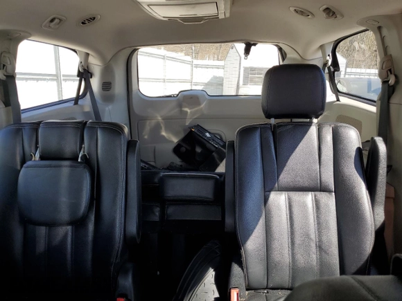 2015 Chrysler Town & Country Touring with VIN 2C4RC1BG4FR601313, listed as a Copart auction lot 48514685 with 186,328 mi miles and Salvage Title. Bid and sale history available at carsss.com. Image 10.