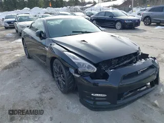 2016 Nissan GT-R Premium z VIN JN1AR5EF8GM290918, wystawiony jako IAAI lot #41596197 z przebiegiem 23 667 mil mil oraz . Historia ofert i sprzedaży dostępna na DreamBid. Obrazek 1.