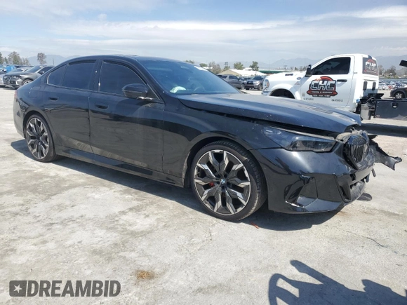 2024 BMW 5 Series 530i z VIN WBA43FJ08RCS17556, wystawiony jako Copart lot #48853495 z przebiegiem 4 151 mil mil oraz Szkoda całkowita • Salvage title. Historia ofert i sprzedaży dostępna na DreamBid. Obrazek 4.