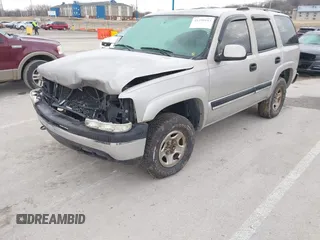 2005 Chevrolet Tahoe LS z VIN 1GNEK13T15J125805, wystawiony jako IAAI lot #41490443 z przebiegiem Nie podano mil oraz . Historia ofert i sprzedaży dostępna na DreamBid. Obrazek 2.