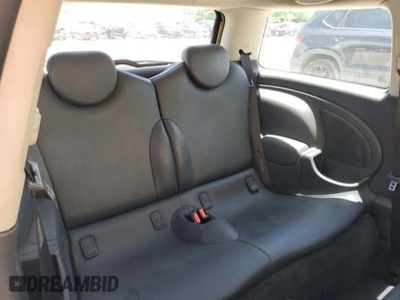 2006 MINI Hardtop with VIN WMWRC33556TJ75369, listed as a Copart auction lot 61793745 with 60,194 mi miles and Clean title. Bid and sale history available at DreamBid. Image 10.