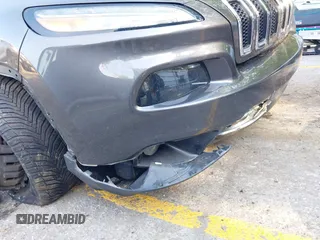 2018 Jeep Cherokee Limited with VIN 1C4PJMDX8JD522198, listed as a IAAI auction lot 42370283 with 121,256 mi miles and . Bid and sale history available at DreamBid. Image 6.