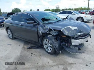 2015 Chrysler 200 C z VIN 1C3CCCCGXFN514288, wystawiony jako IAAI lot #42492656 z przebiegiem 58 429 mil mil oraz . Historia ofert i sprzedaży dostępna na DreamBid. Obrazek 1.