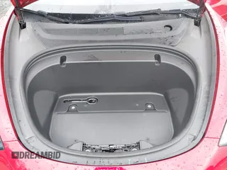 2018 Tesla Model 3 Long Range Battery z VIN 5YJ3E1EB2JF087823, wystawiony jako IAAI lot #41903609 z przebiegiem 69 749 mil mil oraz . Historia ofert i sprzedaży dostępna na DreamBid. Obrazek 10.