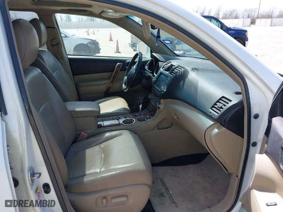 2011 Toyota Highlander Limited with VIN 5TDYK3EH4BS049750, listed as a IAAI auction lot 41787928 with 1 mi miles. Bid and sale history available at carsss.com. Image 5.