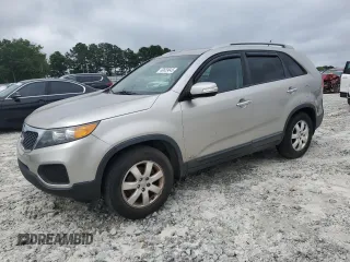 2013 Kia Sorento LX с VIN 5XYKTDA23DG415191, выставлен на аукционе Copart как лот 60659645 с пробегом 200 285 миль миль и Чистый • Clean title. История ставок и продаж доступна на DreamBid. Изображение 1.