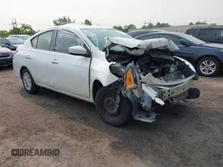 2019 Nissan Versa SV z VIN 3N1CN7AP1KL809079, wystawiony jako IAAI lot #42405903 z przebiegiem 76 115 mil mil oraz . Historia ofert i sprzedaży dostępna na DreamBid. Obrazek 1.