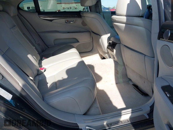 2007 Lexus LS 460 L with VIN JTHGL46F275004734, listed as a IAAI auction lot 42034928 with 201,025 mi miles and . Bid and sale history available at DreamBid. Image 8.