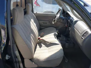 2002 Toyota Tacoma z VIN 5TENL42N92Z064523, wystawiony jako IAAI lot #42228845 z przebiegiem 305 172 mil mil oraz . Historia ofert i sprzedaży dostępna na DreamBid. Obrazek 5.
