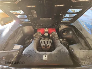 2013 Ferrari 458 Italia z VIN ZFF68NHA9D0194046, wystawiony jako Copart lot #43152325 z przebiegiem 19 299 mil mil oraz Szkody całkowita. Historia ofert i sprzedaży dostępna na DreamBid. Obrazek 14.