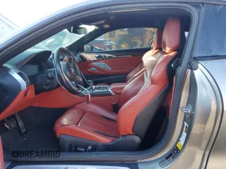 2020 BMW M8 z VIN WBSAE0C05LCD46660, wystawiony jako Copart lot #84676424 z przebiegiem 48 569 mil mil oraz Szkoda całkowita • Salvage title. Historia ofert i sprzedaży dostępna na DreamBid. Obrazek 7.