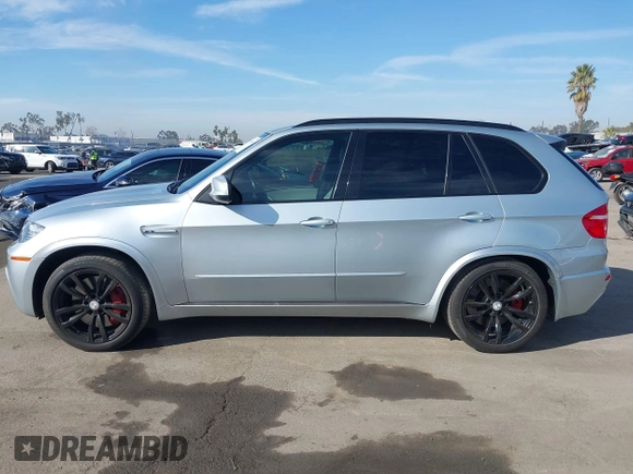 2010 BMW X5 M z VIN 5YMGY0C57ALK25120, wystawiony jako IAAI lot #41473632 z przebiegiem 78 923 mil mil oraz . Historia ofert i sprzedaży dostępna na DreamBid. Obrazek 14.
