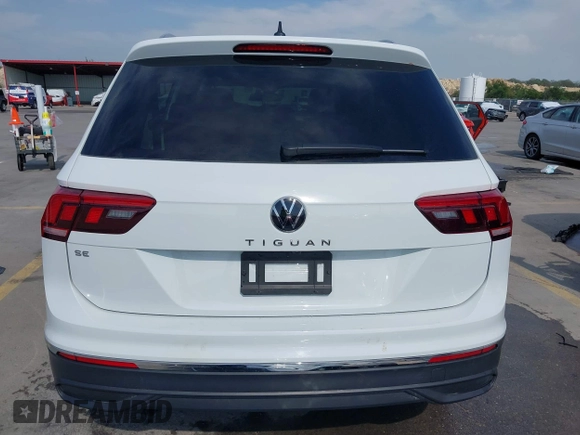 2024 Volkswagen Tiguan SE with VIN 3VVNB7AX2RM140292, listed as a IAAI auction lot 41899150 with 3,171 mi miles and . Bid and sale history available at DreamBid. Image 17.