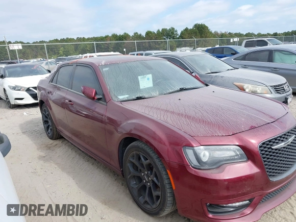 2020 Chrysler 300 S z VIN 2C3CCABT0LH233849, wystawiony jako IAAI lot #40689077 z przebiegiem 77 405 mil mil oraz . Historia ofert i sprzedaży dostępna na DreamBid. Obrazek 13.