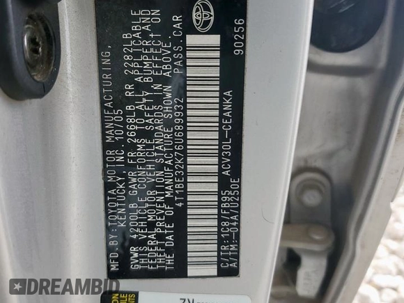 2006 Toyota Camry STD z VIN 4T1BE32K76U689932, wystawiony jako Copart lot #59475865 z przebiegiem 328 346 mil mil oraz Szkoda całkowita • Salvage title. Historia ofert i sprzedaży dostępna na DreamBid. Obrazek 12.