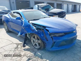 2018 Chevrolet Camaro 1LT with VIN 1G1FB1RX3J0109850, listed as a IAAI auction lot 39699129 with 105,117 mi miles. Bid and sale history available at carsss.com. Image 1.