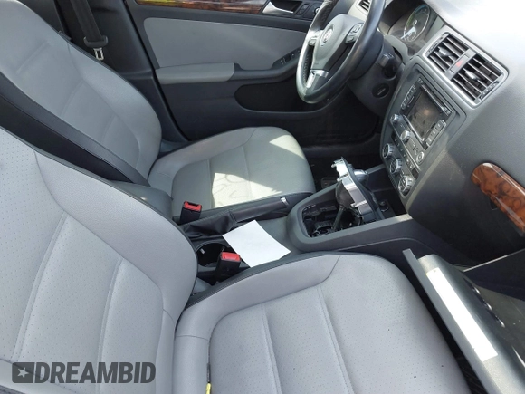 2013 Volkswagen Jetta Hybrid SE with VIN 3VW637AJ7DM259702, listed as a IAAI auction lot 41799247 with Not provided miles and . Bid and sale history available at DreamBid. Image 5.