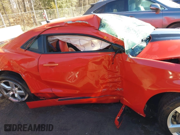 2010 Chevrolet Camaro 2SS z VIN 2G1FK1EJ5A9158992, wystawiony jako IAAI lot #41440398 z przebiegiem Nie podano mil oraz . Historia ofert i sprzedaży dostępna na DreamBid. Obrazek 13.