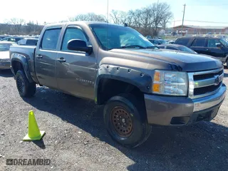 2007 Chevrolet Silverado 1500 LS with VIN 2GCEK13C671625576, listed as a IAAI auction lot 41592726 with 264,429 mi miles. Bid and sale history available at carsss.com. Image 1.