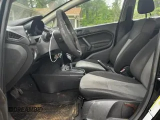 2016 Ford Fiesta S z VIN 3FADP4AJ8GM206305, wystawiony jako Copart lot #56752085 z przebiegiem 145 831 mil mil oraz Szkoda całkowita • Salvage title. Historia ofert i sprzedaży dostępna na DreamBid. Obrazek 5.