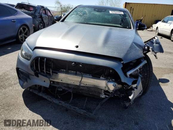 2022 Mercedes-Benz E 53 AMG z VIN W1KZF6BB3NB056135, wystawiony jako Copart lot #57042065 z przebiegiem 26 630 mil mil oraz Szkoda całkowita • Salvage title. Historia ofert i sprzedaży dostępna na DreamBid. Obrazek 5.