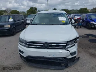2018 Volkswagen Tiguan SEL with VIN 3VV3B7AX7JM219565, listed as a IAAI auction lot 41906582 with 92,391 mi miles. Bid and sale history available at carsss.com. Image 6.