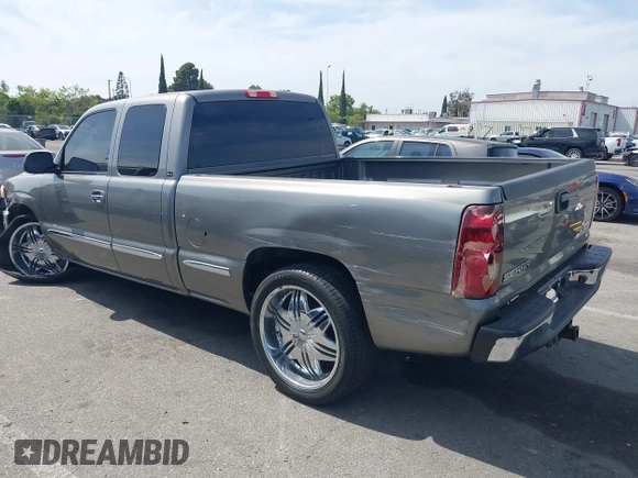 2006 GMC Sierra 1500 SLE1 z VIN 1GTEC19Z86Z297933, wystawiony jako IAAI lot #42268494 z przebiegiem 80 302 mil mil oraz . Historia ofert i sprzedaży dostępna na DreamBid. Obrazek 3.