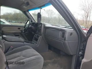 2005 Chevrolet Silverado 1500 Z71 with VIN 1GCEK19B85E146201, listed as a IAAI auction lot 41934412 with 175,240 mi miles. Bid and sale history available at carsss.com. Image 5.