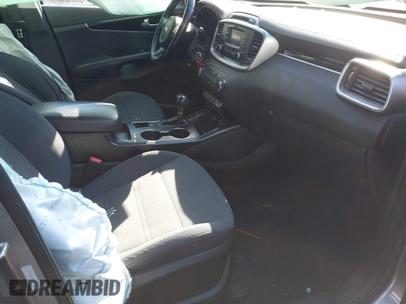 2016 Kia Sorento LX with VIN 5XYPGDA39GG061748, listed as a IAAI auction lot 41720011 with 124,084 mi miles. Bid and sale history available at carsss.com. Image 5.