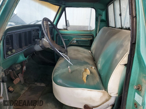 1977 Ford F-250 z VIN F25SRZ09373, wystawiony jako Copart lot #45238815 z przebiegiem 10 482 mil mil oraz Czysty tytuł • Clean title. Historia ofert i sprzedaży dostępna na DreamBid. Obrazek 7.