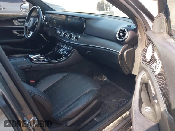 2018 Mercedes-Benz E-Class E 300 with VIN WDDZF4JB0JA293915, listed as a IAAI auction lot 41425810 with 100,232 mi miles. Bid and sale history available at carsss.com. Image 5.