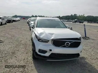 2021 Volvo XC40 Momentum z VIN YV4162UK5M2439826, wystawiony jako Copart lot #54480775 z przebiegiem 35 279 mil mil oraz Szkody całkowita. Historia ofert i sprzedaży dostępna na DreamBid. Obrazek 14.