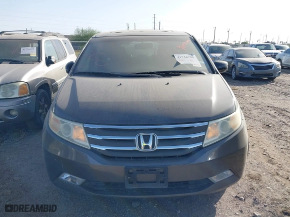 2013 Honda Odyssey Touring with VIN 5FNRL5H98DB085627, listed as a IAAI auction lot 41742702 with 117,899 mi miles. Bid and sale history available at carsss.com. Image 6.