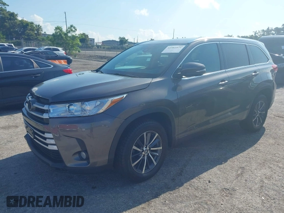 2017 Toyota Highlander XLE with VIN 5TDKZRFH6HS205427, listed as a IAAI auction lot 42581825 with Not provided miles and . Bid and sale history available at DreamBid. Image 18.