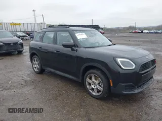 2025 MINI Countryman z VIN WMZ23GA06S7P51184, wystawiony jako IAAI lot #41983655 z przebiegiem 3126 mil mil oraz . Historia ofert i sprzedaży dostępna na DreamBid. Obrazek 1.