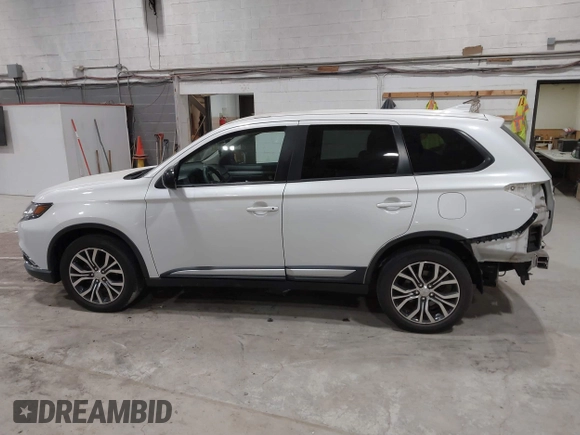 2018 Mitsubishi Outlander ES z VIN JA4AZ2A34JZ008883, wystawiony jako IAAI lot #42288285 z przebiegiem 65 554 mil mil oraz . Historia ofert i sprzedaży dostępna na DreamBid. Obrazek 14.