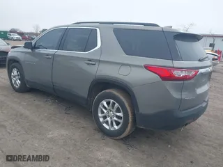 2019 Chevrolet Traverse LT Cloth with VIN 1GNEVMKW0KJ241772, listed as a IAAI auction lot 41724207 with 122,304 mi miles. Bid and sale history available at carsss.com. Image 3.