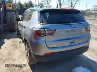 2018 Jeep Compass Limited with VIN 3C4NJDCB9JT283493, listed as a IAAI auction lot 41776578 with 117,876 mi miles. Bid and sale history available at carsss.com. Image 3.